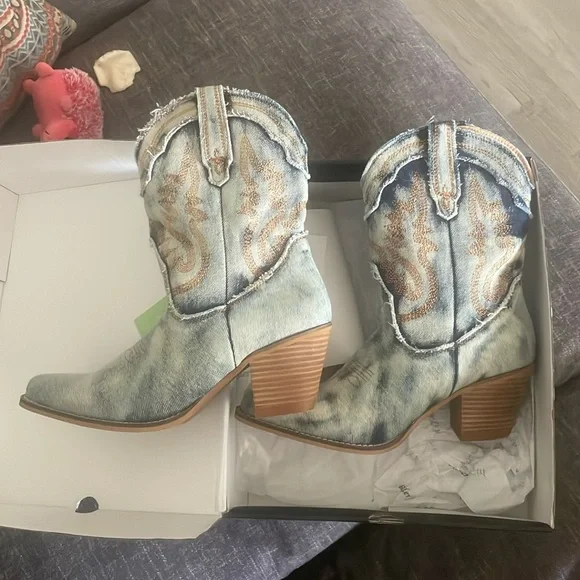 ARIDER girl boots. Size 10. NWOT. Never been worn! - Picture 4 of 8